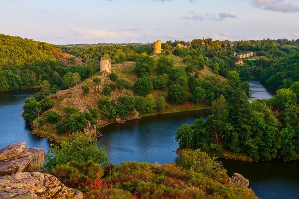 The confluence of Crozant is absolutely one of my favorite locations in the whole of France. This is where Claude Monet spent some time to paint one of his influential if lesser known works.